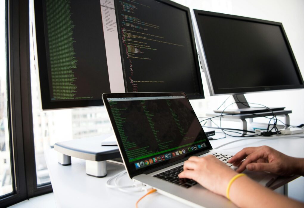 How to get rid of arrowScreenshot showing how to fix the “AVAudioSession is unavailable in macOS” error in Xcode using Swift code.Vue for clean UI