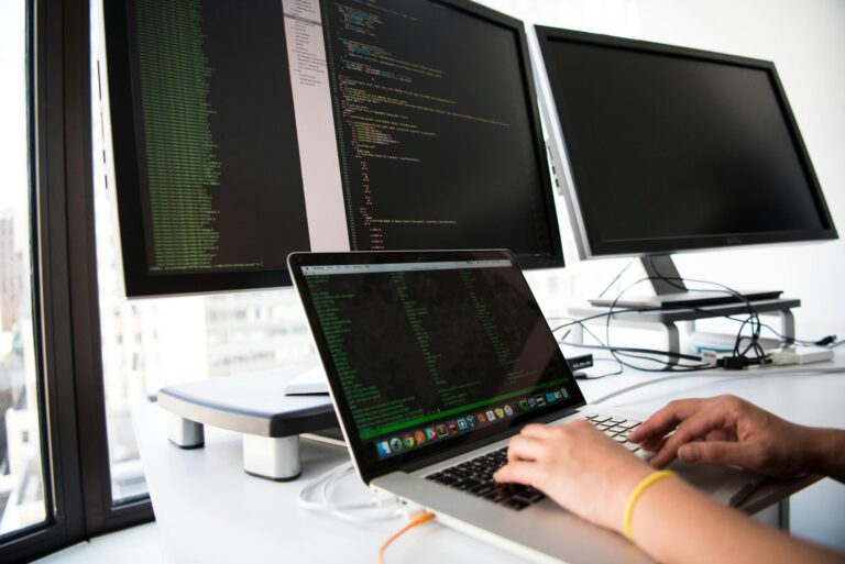 How to get rid of arrowScreenshot showing how to fix the “AVAudioSession is unavailable in macOS” error in Xcode using Swift code.Vue for clean UI