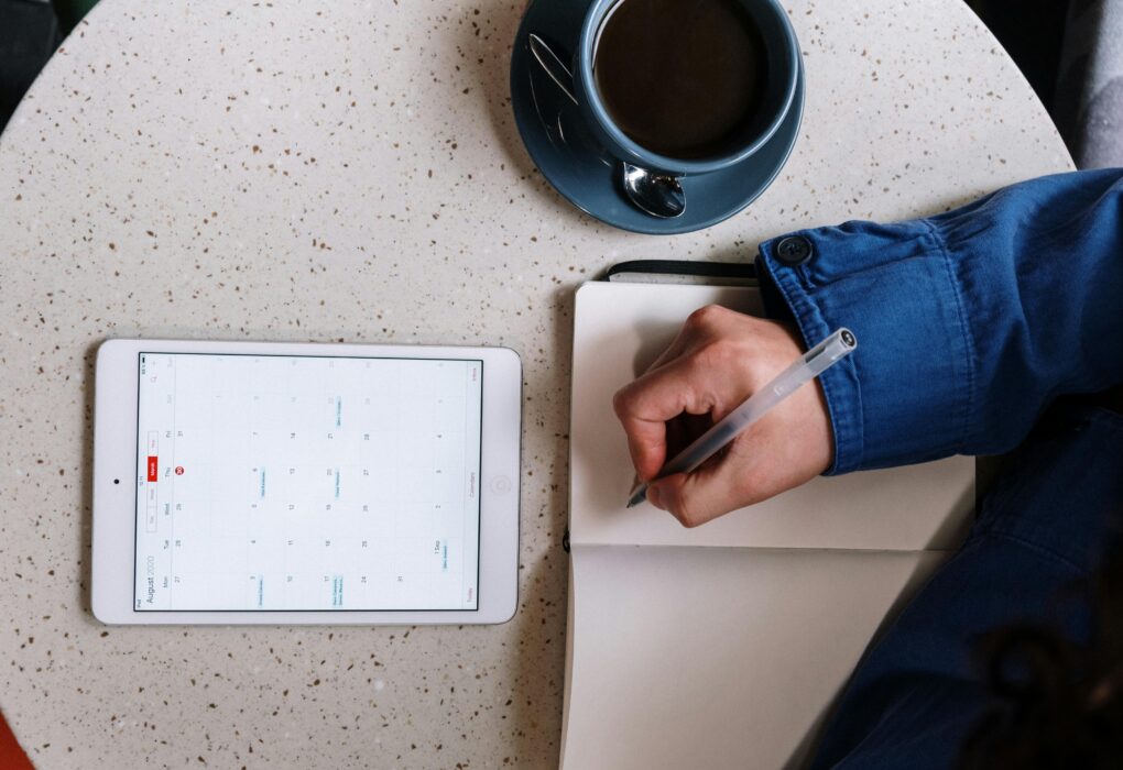 Planning your day with Schedow – combine digital scheduling and handwritten notes for peak productivity.